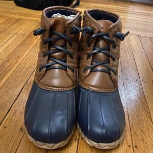 NWOT Women’s nautica boots size 10